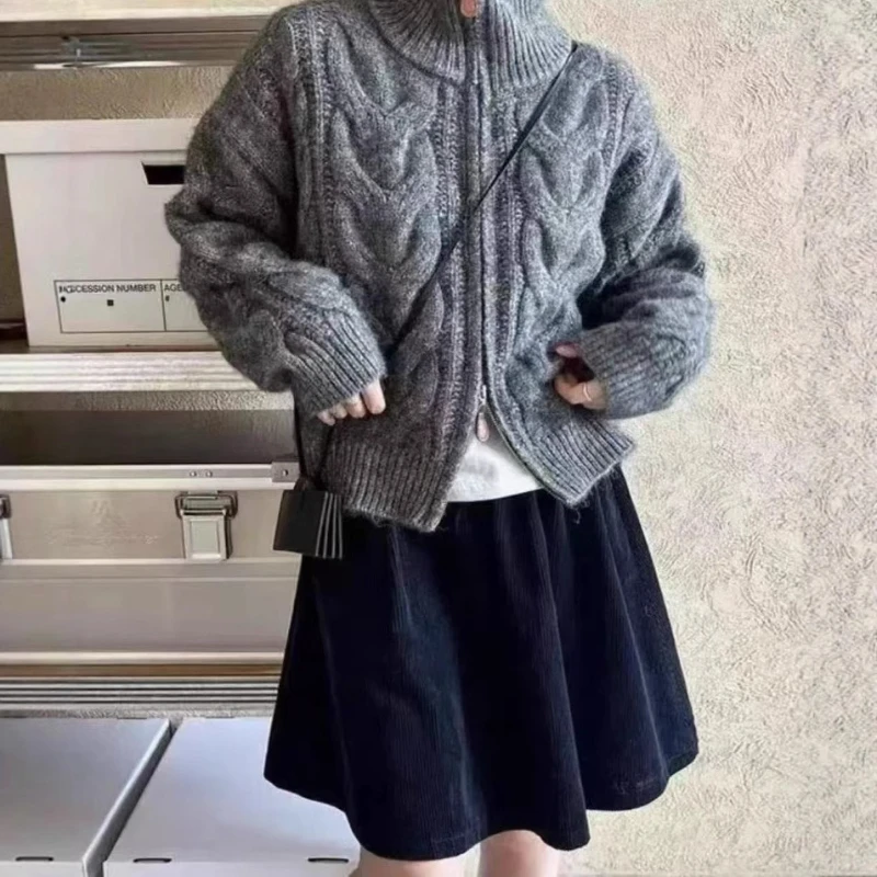 Зима 2025 года, новый ленивый стиль, жареное тесто, скручивание, дизайн, однотонный теплый свитер на молнии, пальто