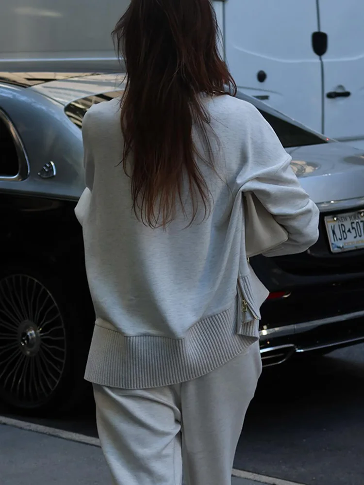 Solides zweiteiliges Damen-Set mit halbhohem Kragen, langen Ärmeln, seitlichem Reißverschluss, lockerem Pullover-Oberteil und gerader Hose, 2026 Damen-Matching-Set. – Detail 10