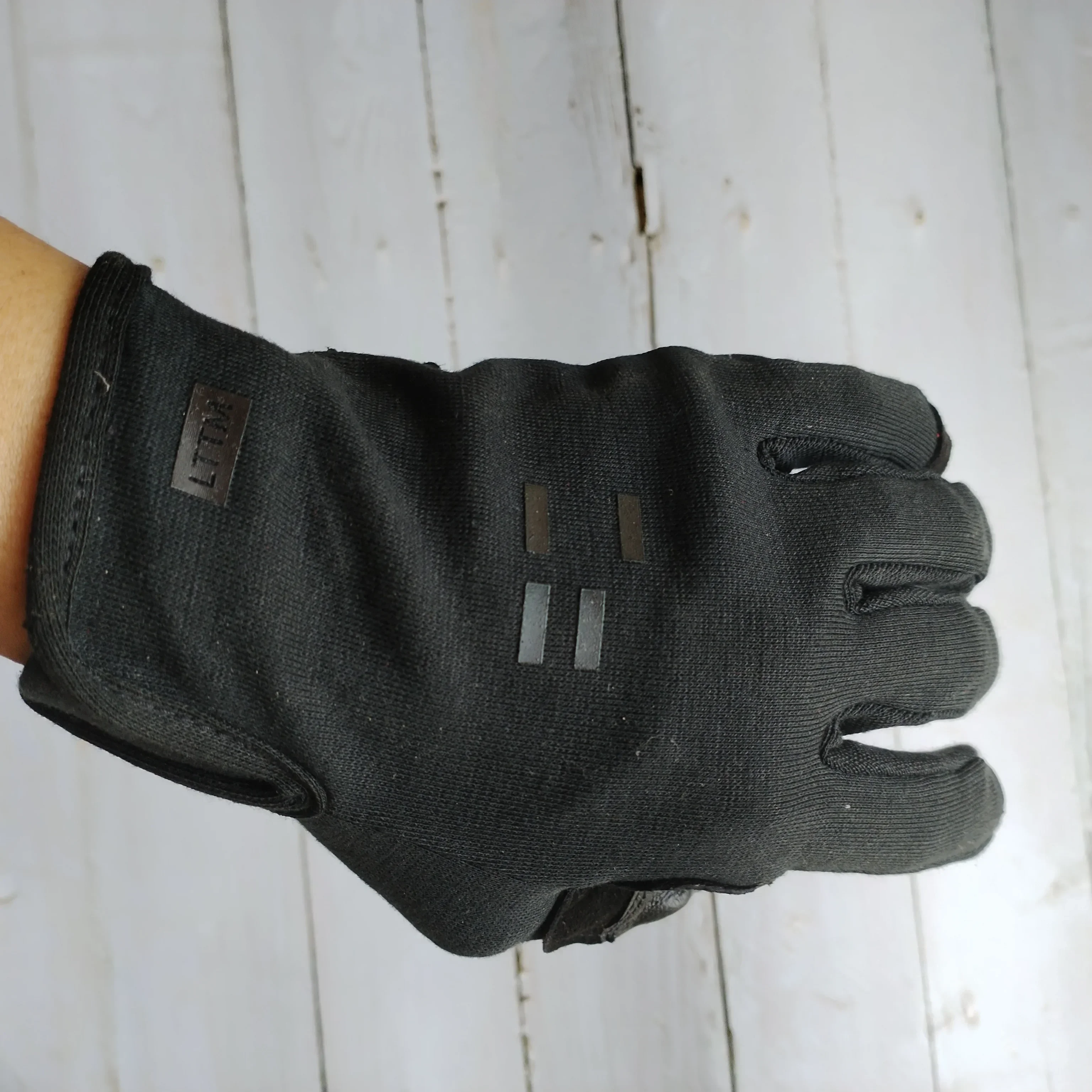 Lightweight Breathable Touchscreen Gloves for Outdoor Sports Flame-Retardant Compatible with Ferro And Other Devices