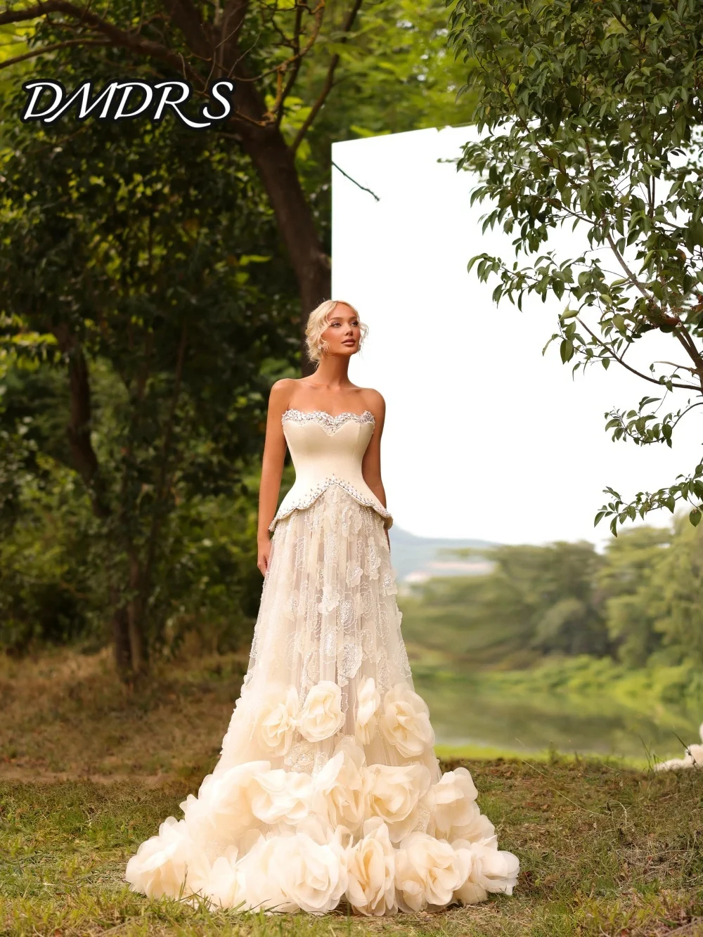 

Elegant Crystal Diamond Evening Dress Charming Sleeveless Party Gown Exquisite 3D Flower A-Line Floor-Length Party Dress فسا