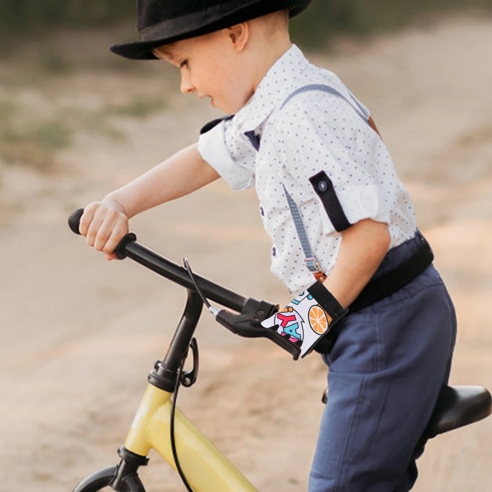 

1Pair Youth Cycling Gloves Breathable Half-Finger Protective Padding Anti-Slip Design for Outdoor Mountain Bike Riding