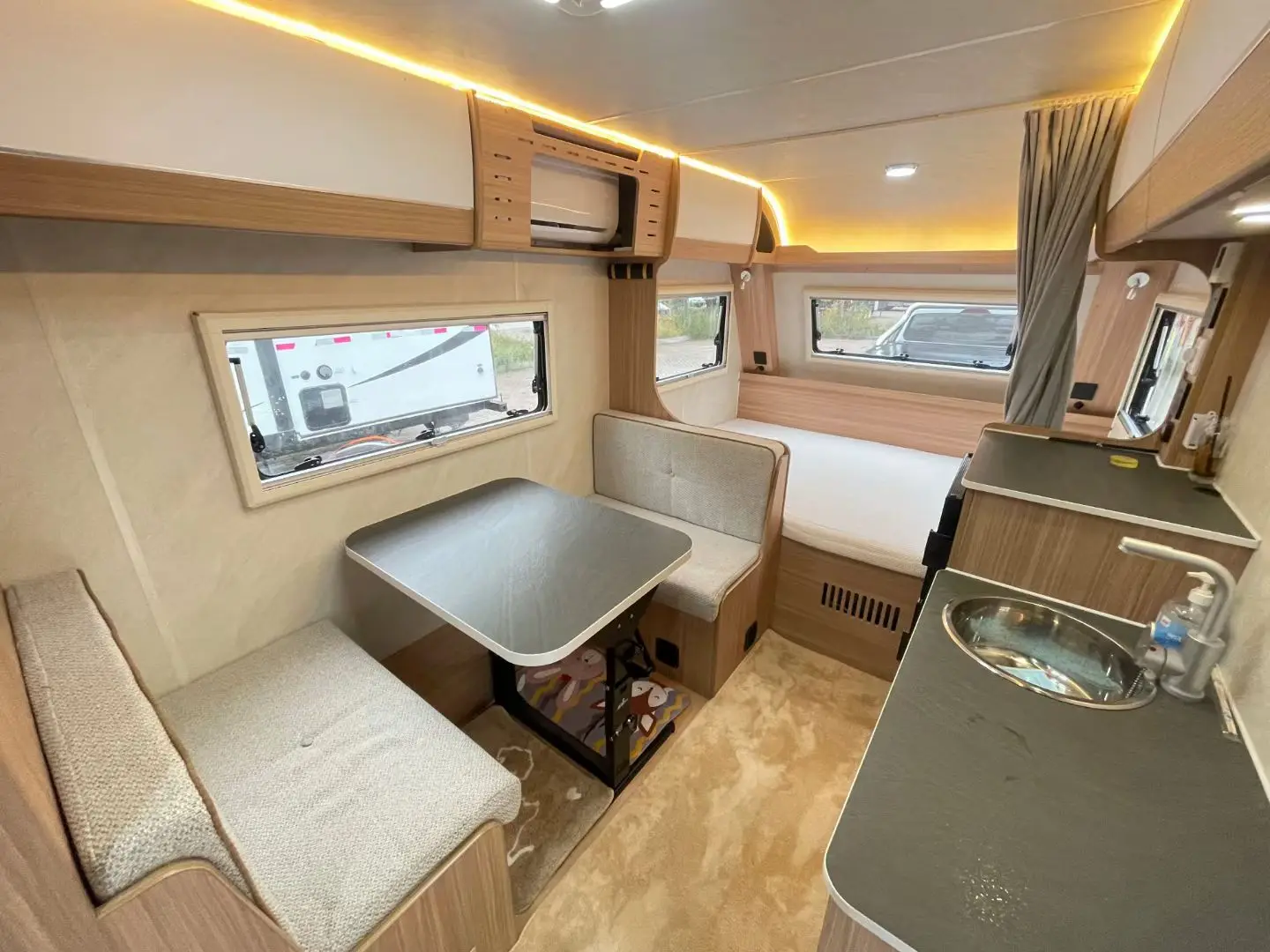 

ONLYWE Off Road Hybrid Caravan Pull Behind Camper Trailer 4x4 Remorques De Camping Trailer Small Offroad Travel Trailer for Sale