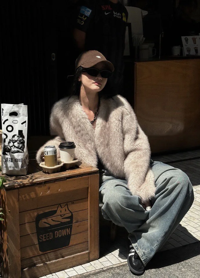 Faux Fox Fur Women Coats Solid Short Jackets Long Sleeve Round Neck Open Stitch Thick Slim Fit Elegant Casual 2026 Autumn Winter