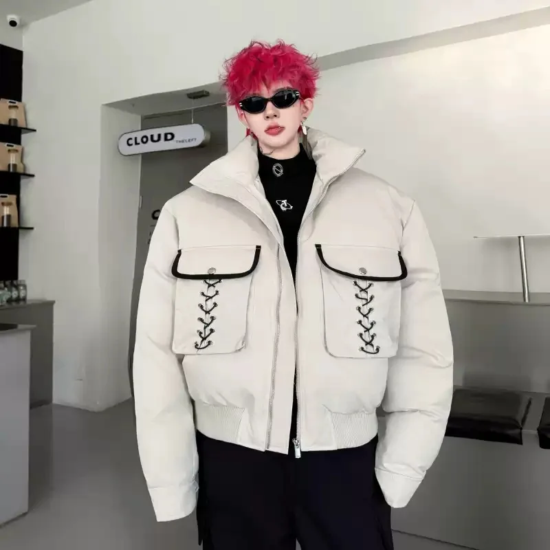 Męska kurtka zimowa w stylu amerykańskim, z kontrastowymi kieszeniami, sznurowana, ze stójką, krótka, ocieplana watą.