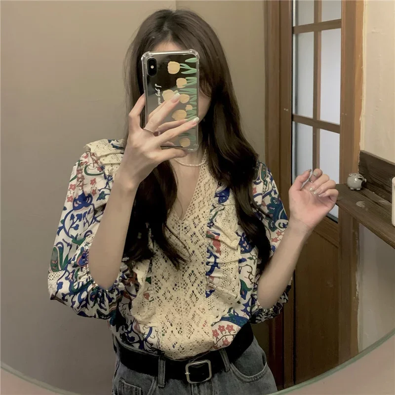 

Fashion Woman Blouse 2023 Elegant and Youth Shirt Vintage V-neck Floral for Summer Casual Design Feel Lace Panel Loose Camisas