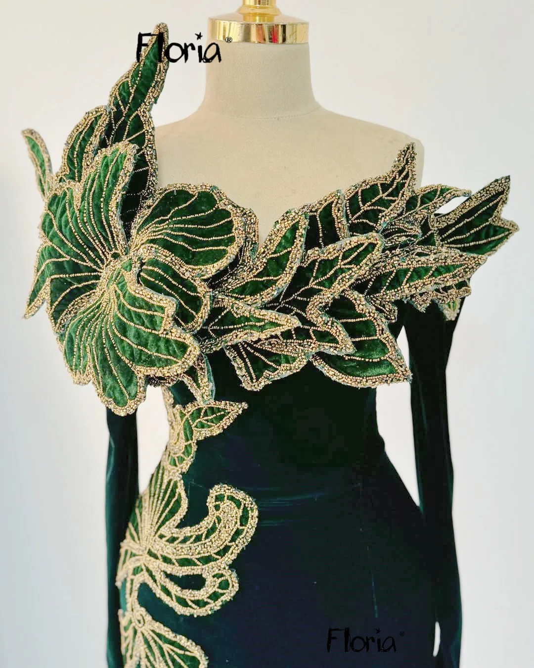 

Customized Emerald Green Velvet Prom Dress Ladies Wedding Party Gown Plus Size Second Reception Dresses Off Shoulder Beaded Gown