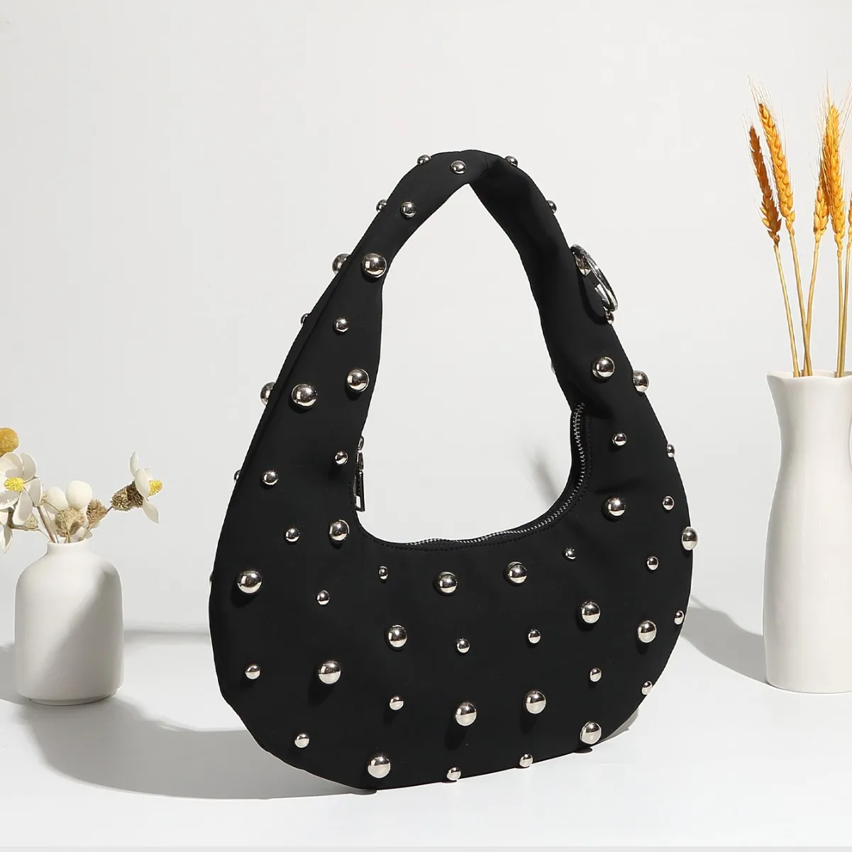 نصف القمر برشام حقيبة كتف فو الجلد المدبوغ حقائب النساء فاسق رصع سحابة زلابية حقائب للنساء جديد الإناث مخلب المحافظ شيك