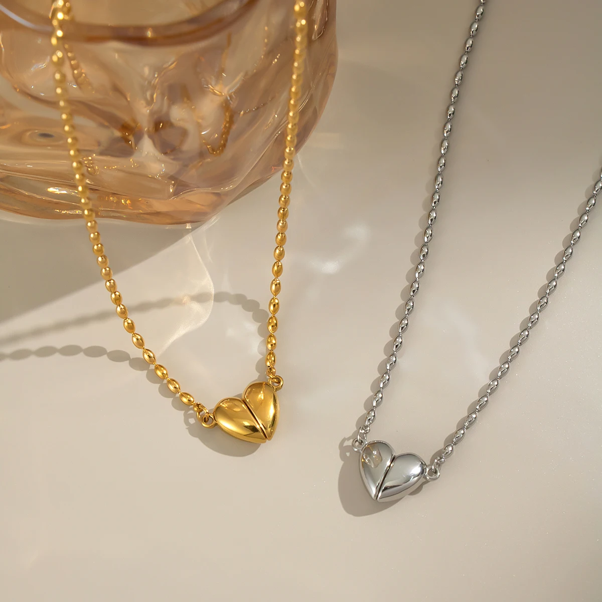 نمط جديد الفولاذ المقاوم للصدأ المغناطيس الحب قلادة قلادة للنساء 18K مطلية بالذهب الساحرة مجوهرات مقاومة للماء لارتداء دارلي