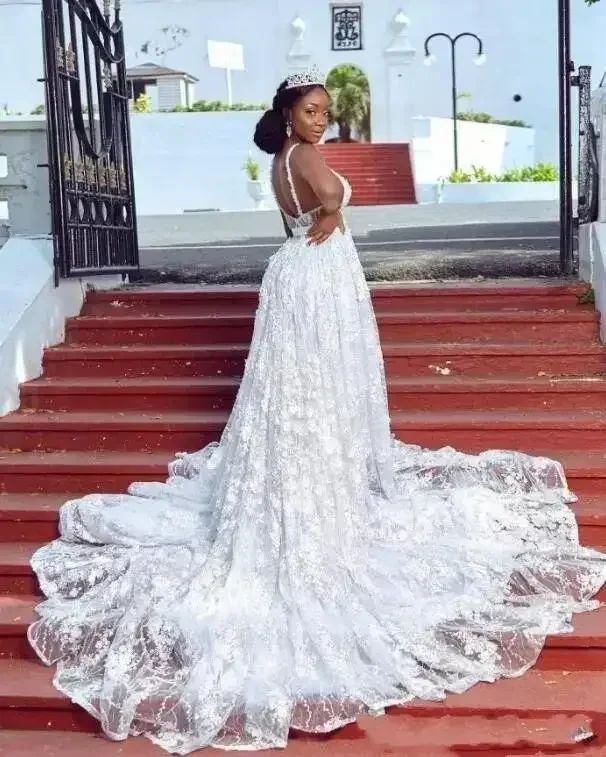 カスタマイズされたアフリカ風アラビア風ストラップ付きスパゲッティレースウェディングドレス、カットアウトサイド、フルレースアップリケ、ロングスイープトレイン、ウェディングドレス
