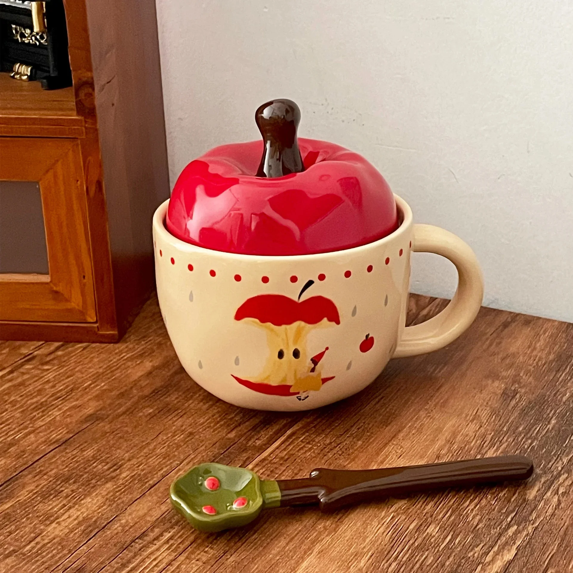 

Vintage Mug With Lid And Spoon Apple Shape Ceramic Mug Water Cup Girls Mug Christmas Gift Coffee Cup Couple Milk Breakfast Cups