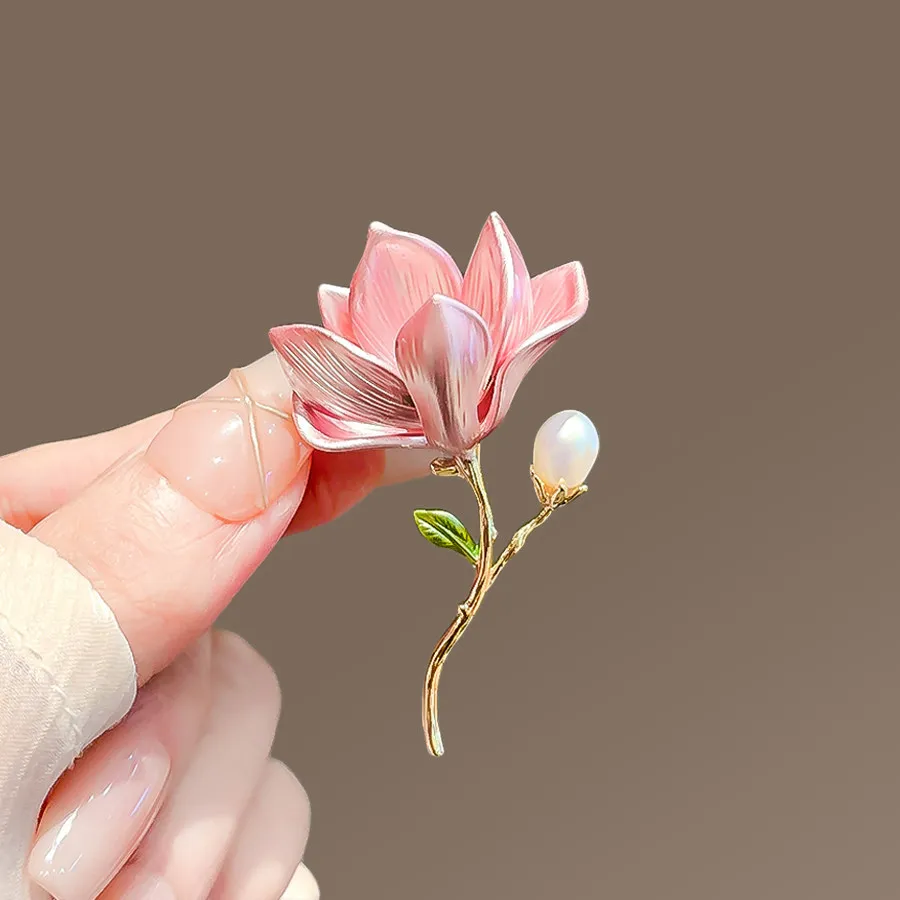 Chinese Style Vintage Pink Magnolia Flower Pearl Brooch Elegant Enamel Lapel Pin For Women Cheongsam Hanfu Dress Suit Scarf Coat