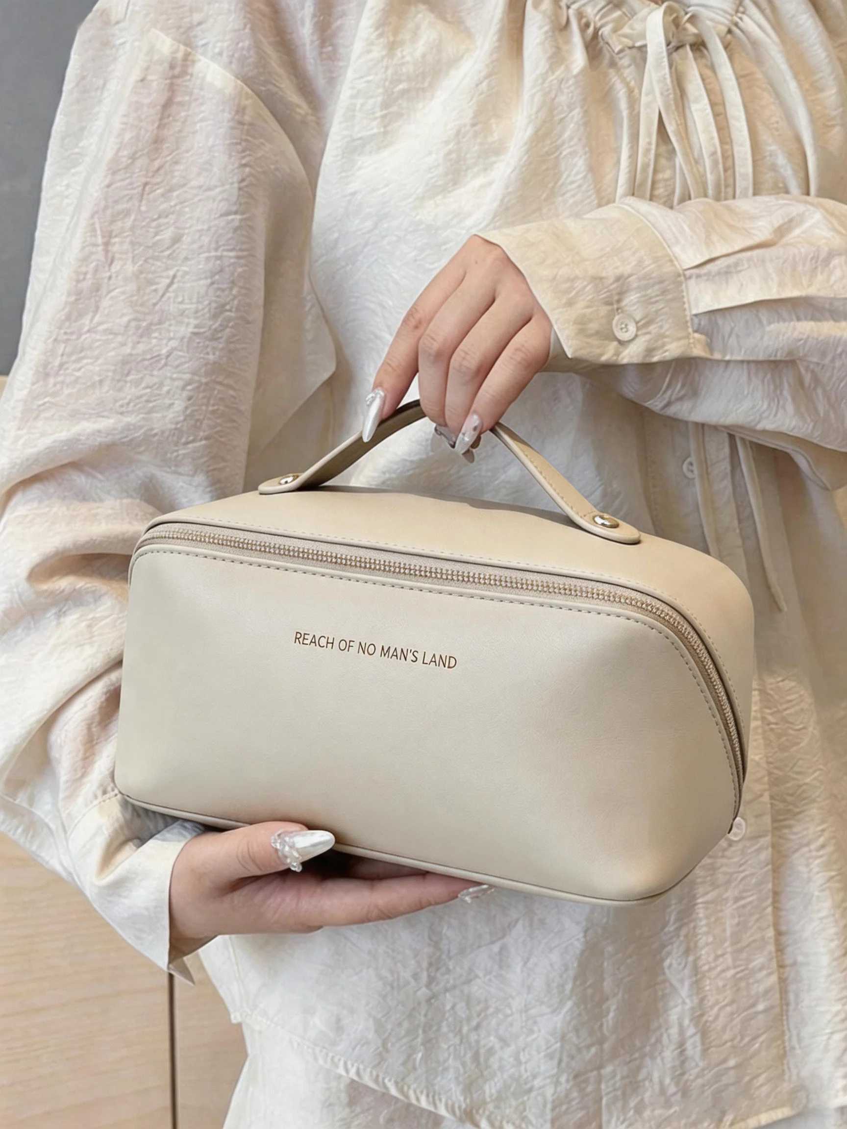Retro Large Capacity Makeup Bag, Handheld Partition Storage Travel Toiletry Bag, Portable Cosmetic Organizer for Outdoor Use