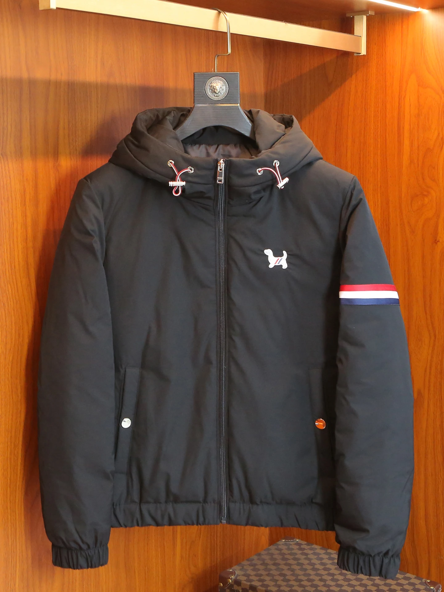 

Мужская приталенная куртка с капюшоном на пуху, с вышивкой, класса люкс, модная, брендовая, утепленная, молодежная верхняя одежда из полиэфирного волокна