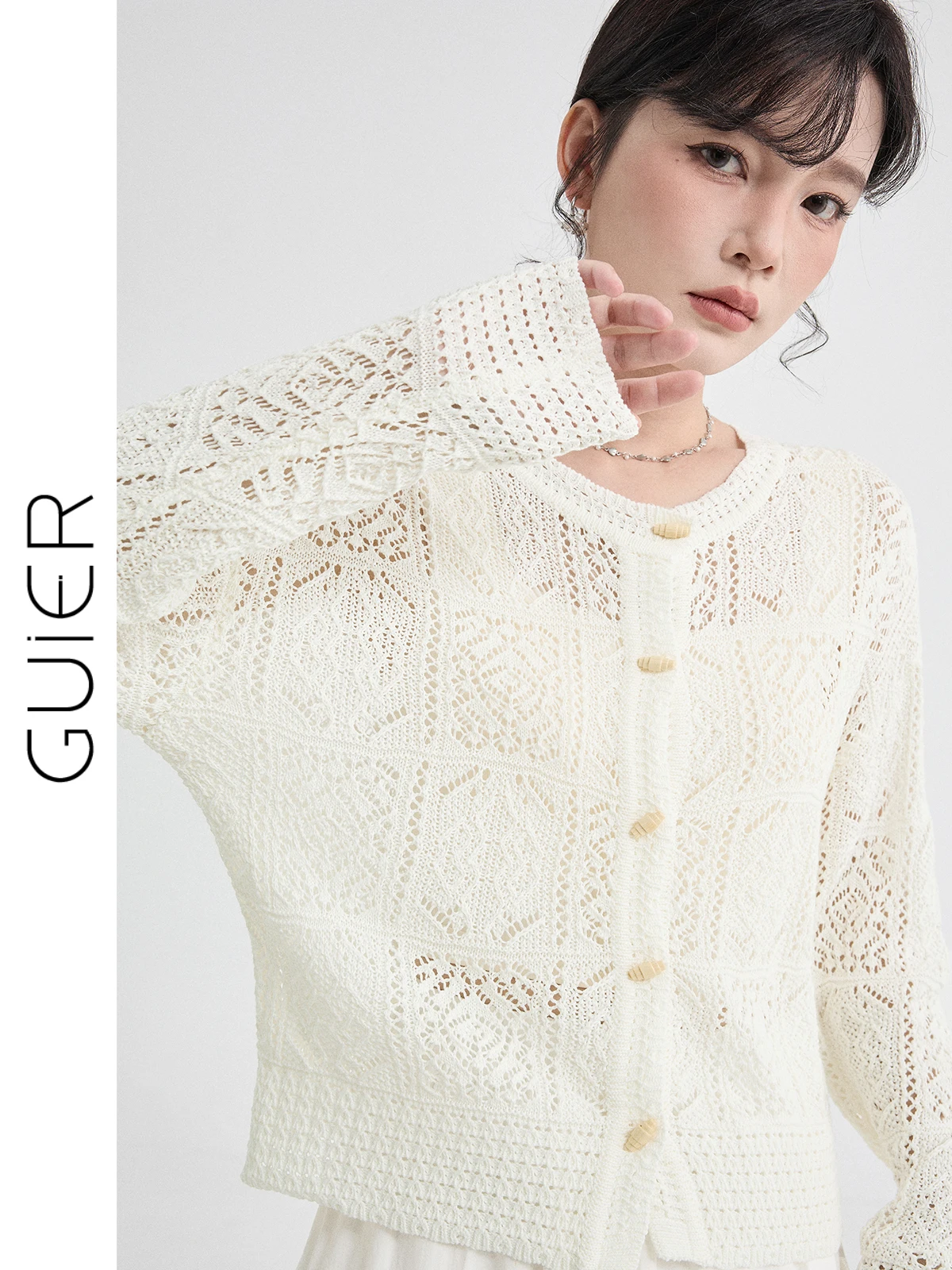

Guier Hollow out Knitted Cardigan Women's Spring 2026 New Vintage Design Small ence Top Button Long Sve round Ne