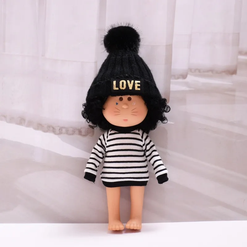 Conjunto de Roupas para Boneca Mia de 24cm, Suéter Listrado Preto e Gorro de Tricô LOVE, Acessórios para Boneca Mia, Presente