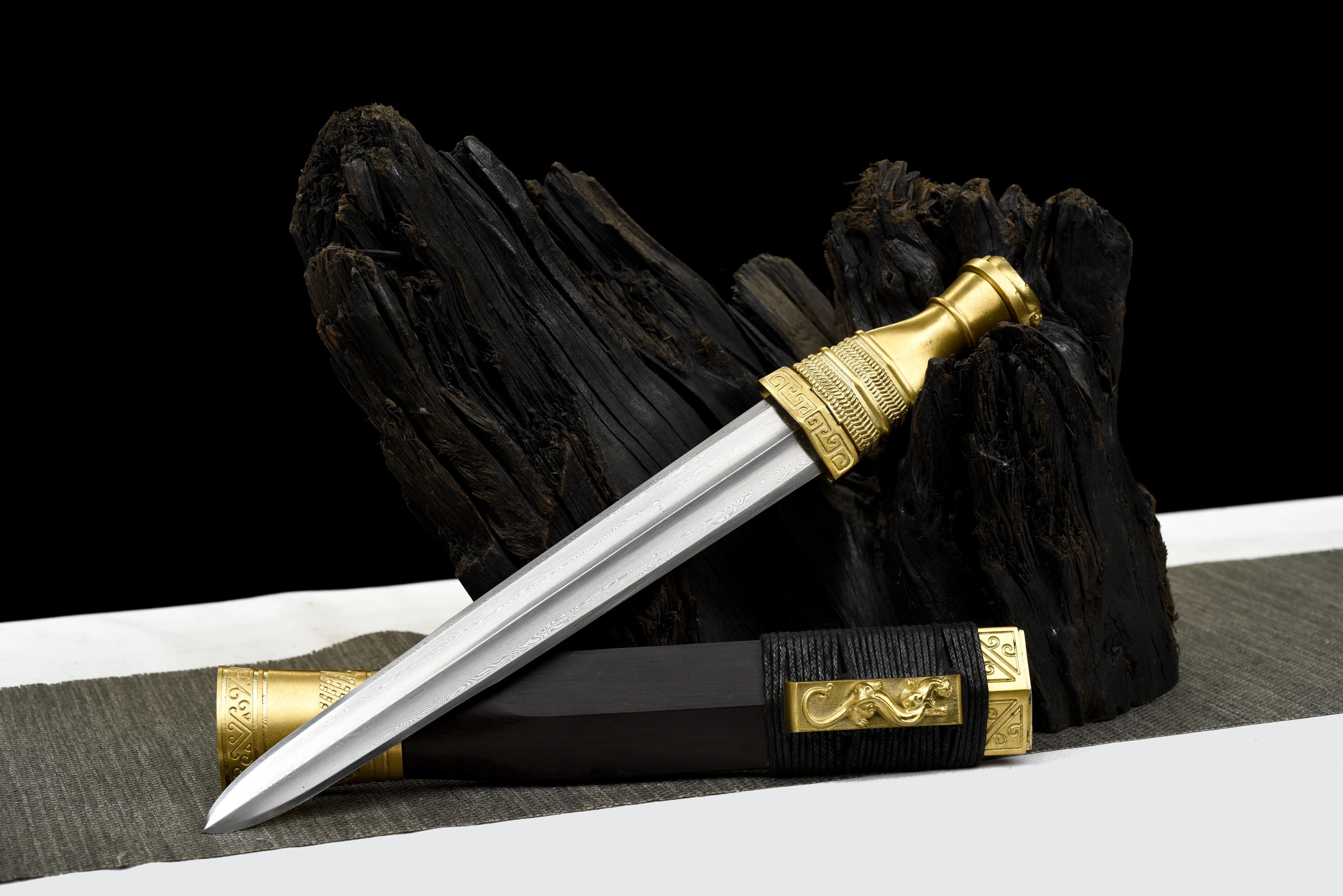 33cm golden samurai sword, forged from Damascus steel and sharp, hand-ground by katana with ebony sheath, a unique gift for arts