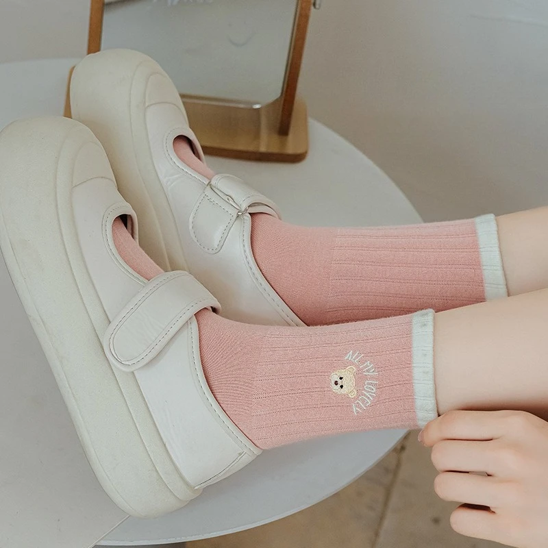 ถุงเท้าผู้หญิงลายการ์ตูนน่ารัก 6 คู่ สำหรับฤดูใบไม้ร่วงและฤดูหนาว ถุงเท้าผ้าฝ้ายนุ่มสบาย ความยาวครึ่งน่อง ถุงเท้าสั้นสไตล์คาวาอี้ ชุดถุงเท้าลำลองอุ่นสบาย คุณภาพสูง ปี 2025