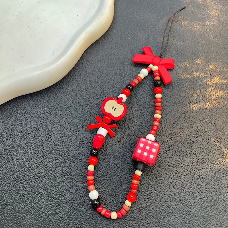 

Милый брелок-подвеска в виде камеры CCD с красной лентой, бусинами и цепочкой, в стиле Ins, для iPhone 17, 16, 15, 14