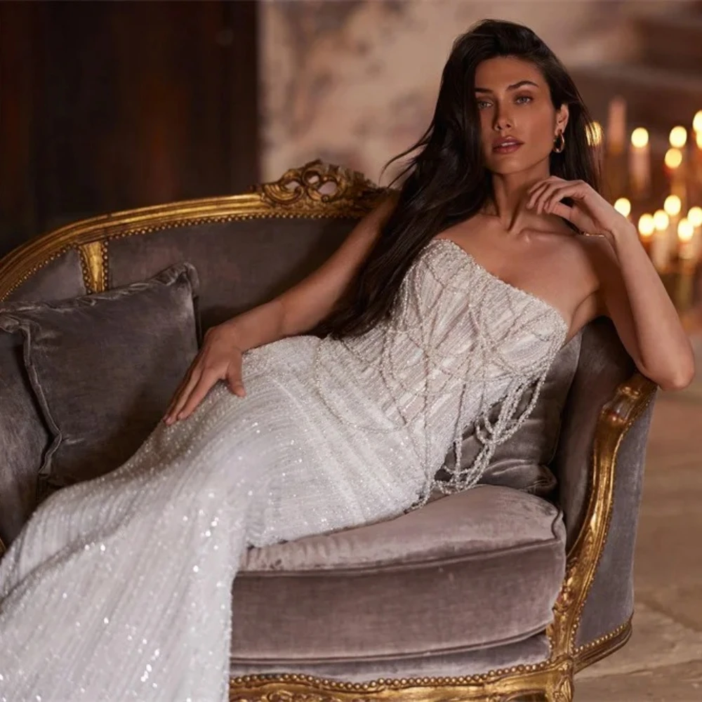 Maßgeschneidertes Luxus-Abendkleid, trägerlos, ärmellos, Spitze, glänzend, mit Perlen verziert, bodenlang, 2025, Robe De Mariée, Hochzeitsparty-Kleider