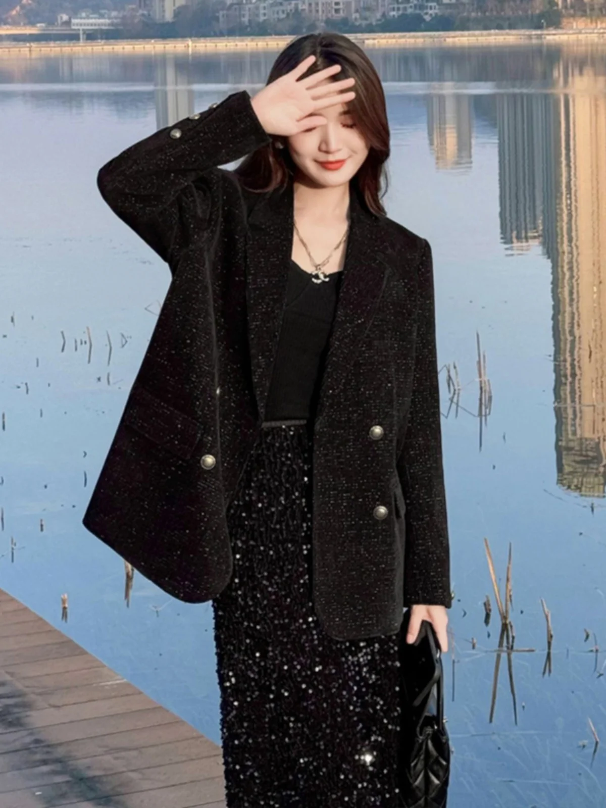 ชุดสูทผู้หญิงแฟชั่นต้านริ้วรอย ทรงหลวม กระชับสัดส่วน ดีไซน์หรูหรา คอลเลคชั่นใหม่ ฤดูใบไม้ผลิ 2025 แขนยาว ติดกระดุม