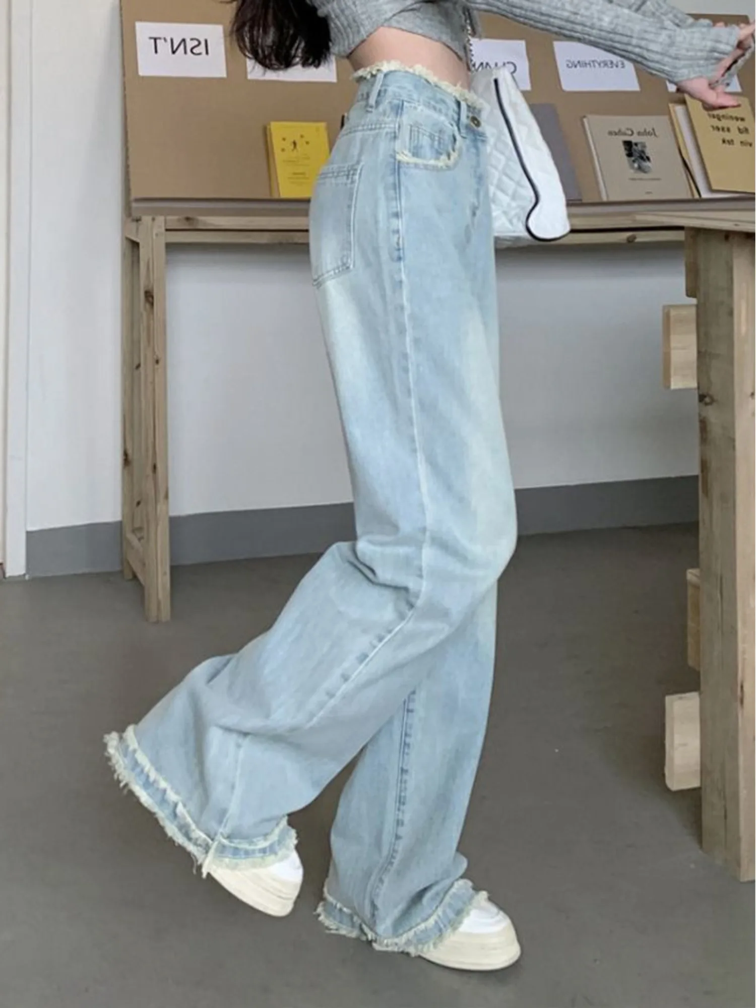 Women's High Waist Vintage Wash Wide Leg Jeans Light Blue Faded Denim Pants Raw Frayed Hem Casual Loose Jeans