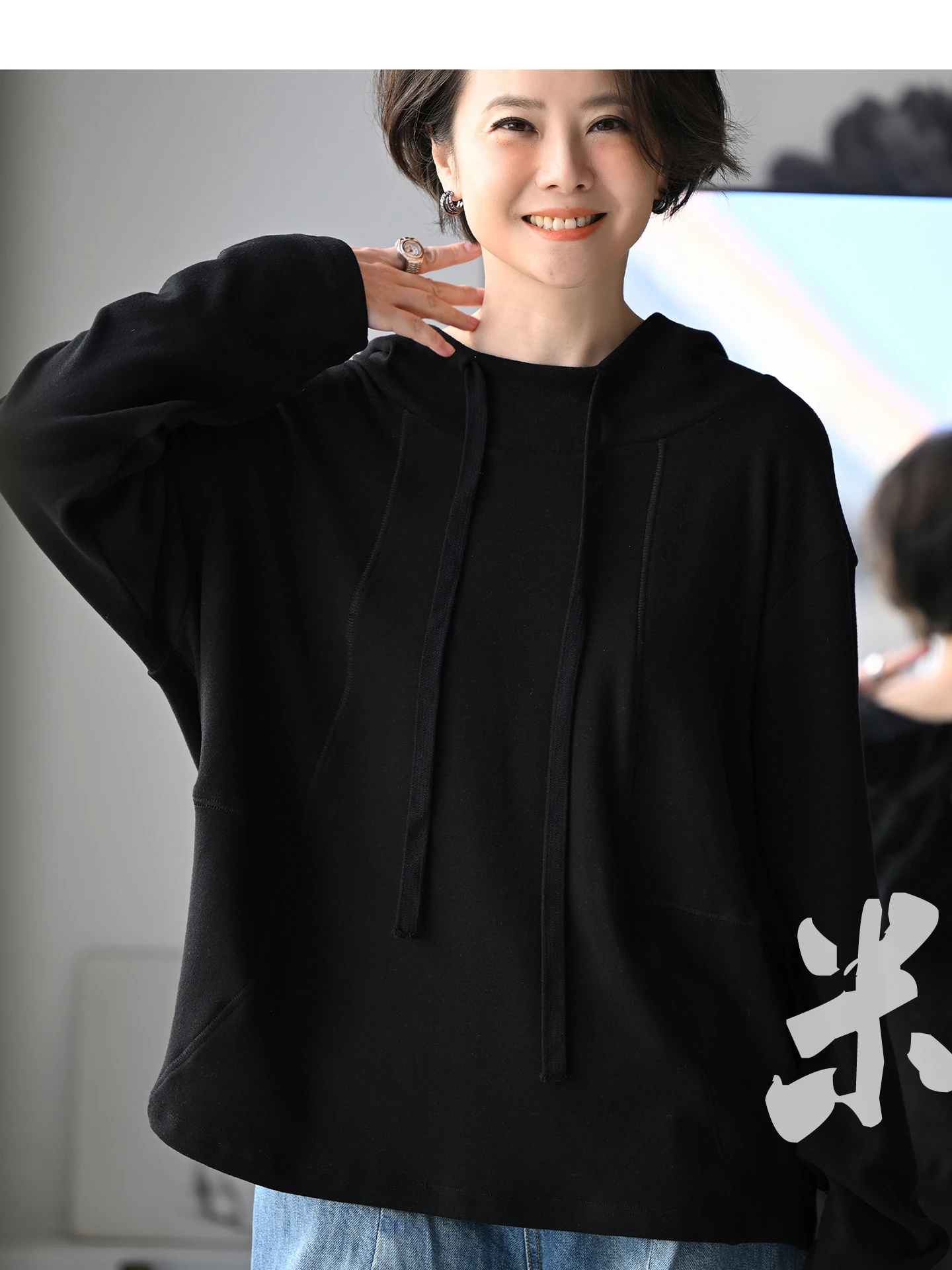 

Повседневная женская флисовая толстовка с длинным рукавом, начесом, драпировкой, эффектом стройности, яркими линиями, силуэтом «тыква» и капюшоном, весна, коллекция Milan Declaration