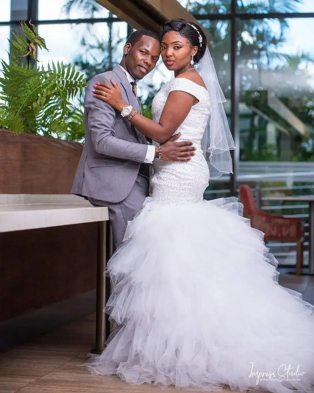 맞춤형 오프숄더 러플 프린세스 웨딩 머메이드 레이스 맞춤 제작 튤 브라이덜 드레스