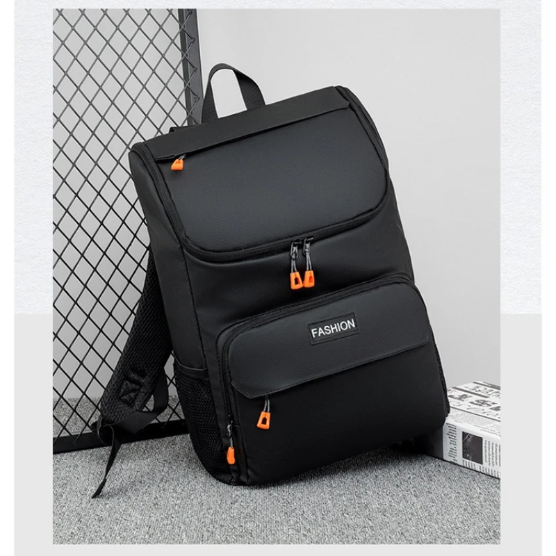 

Europe and the United States new travel bag simple wear-resistant backpack large-capacity business waterproof computer bag.