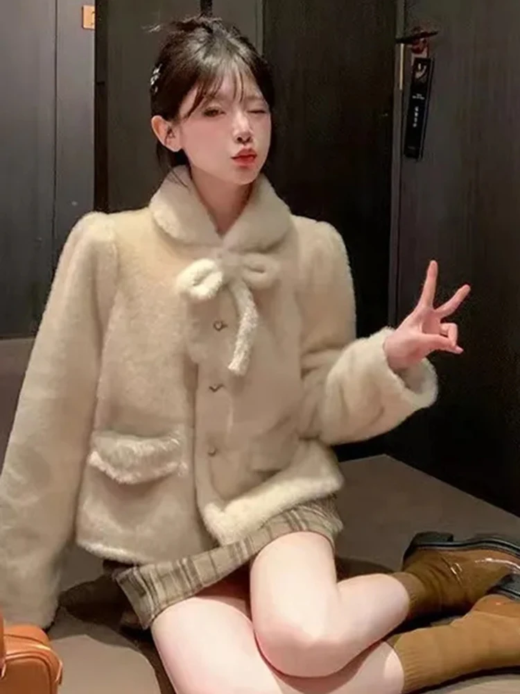 

Укороченные пальто с милым бантом, женские осенне-зимние волосатые меховые воротники, повседневная куртка в консервативном стиле, свободные пуговицы, маленький аромат, женская верхняя одежда