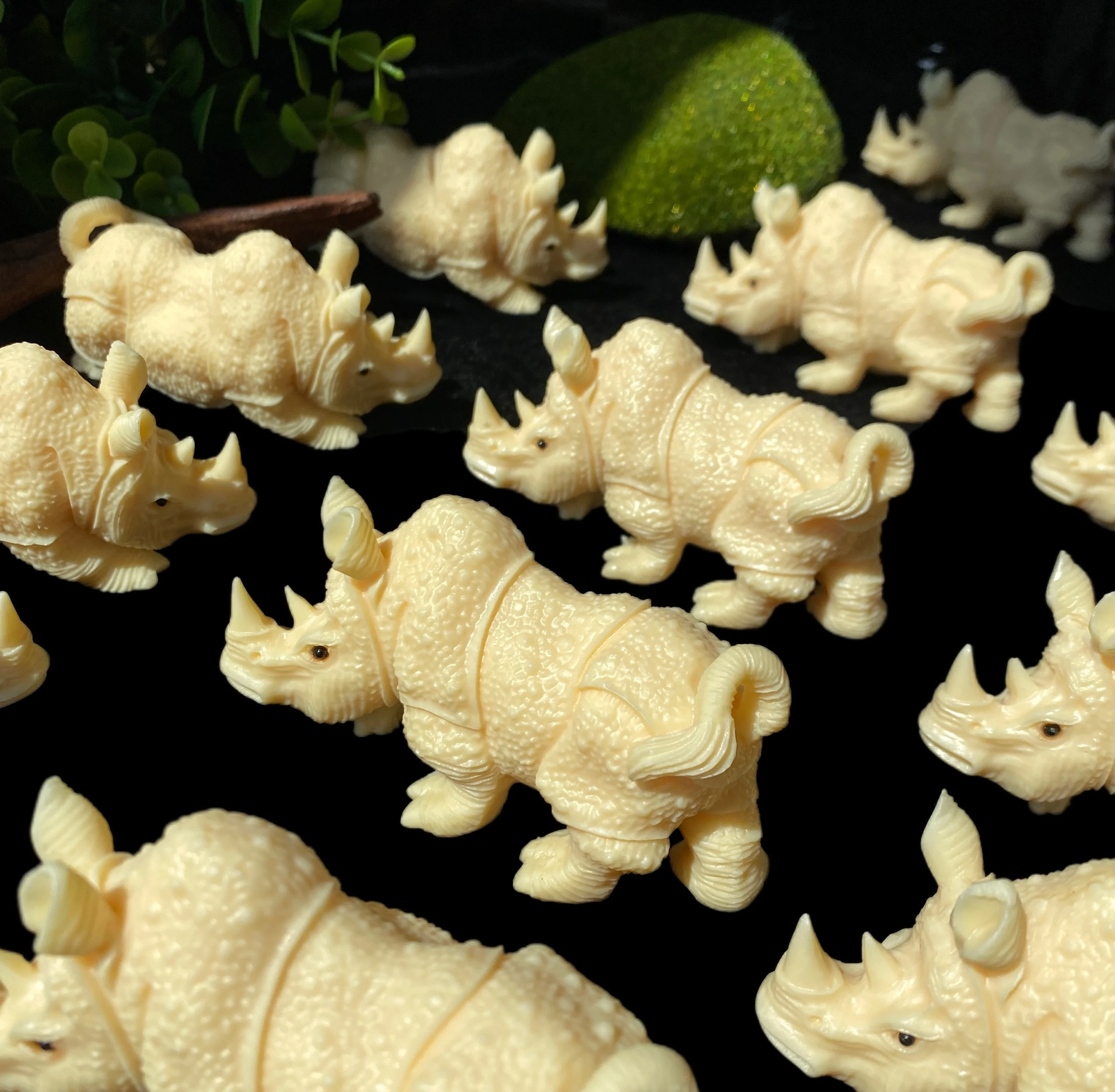 Random 1PC High Quality Natural Lvory Rhino,Birthday Gift,Men/Women Gift,Scene Decoration,Crystal Ornaments,Table Decoration.