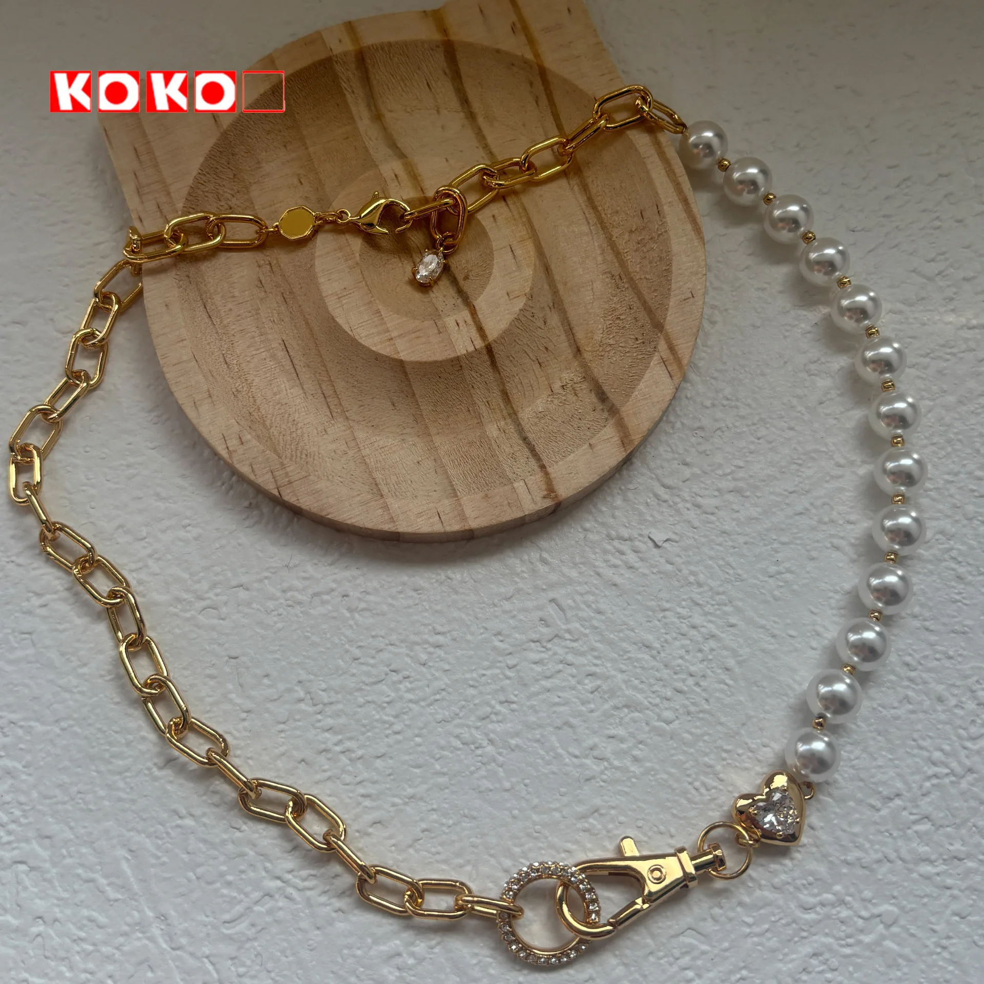 

Новинка 2026: Очаровательный золотой комплект украшений с кристаллами в форме сердца – колье, серьги с жемчугом, браслет-сердце. Романтический подарок.