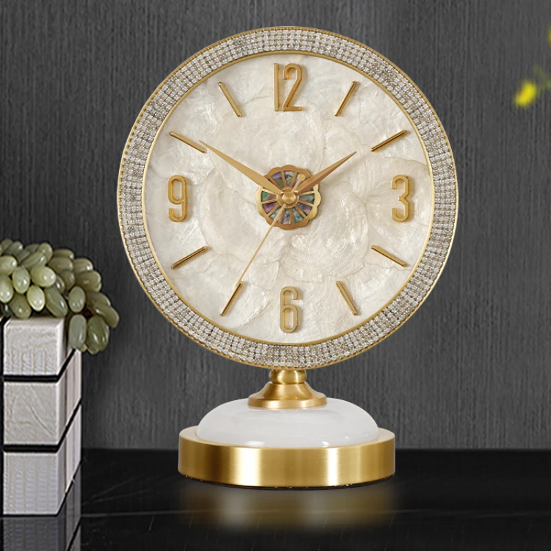 European style light luxury and minimalist brass clock, home living room, foyer decoration and ornaments, pendulum clock, silent