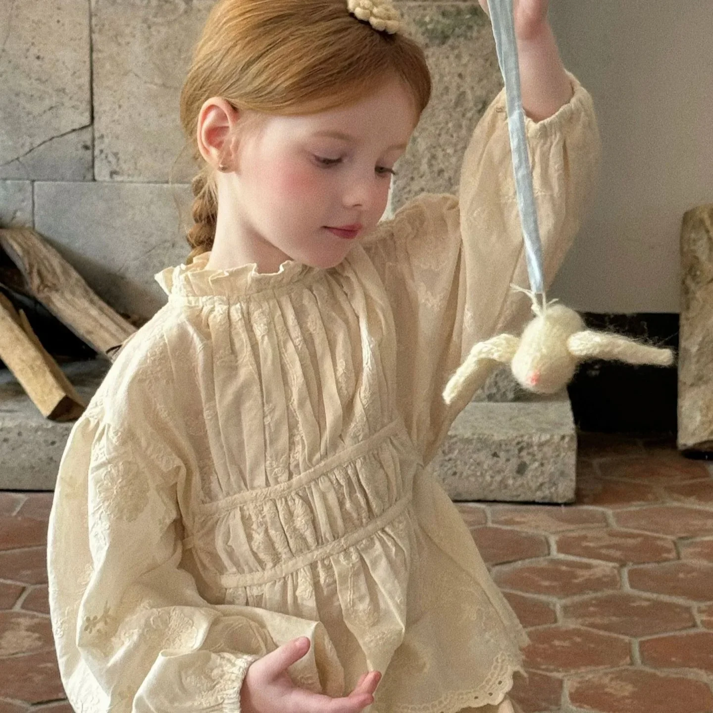 

Blouses Beige Embroidery Shirt Pleated Childrens Clothing Causal Versatile Light Luxury Embroidery Sweet Simple 2025