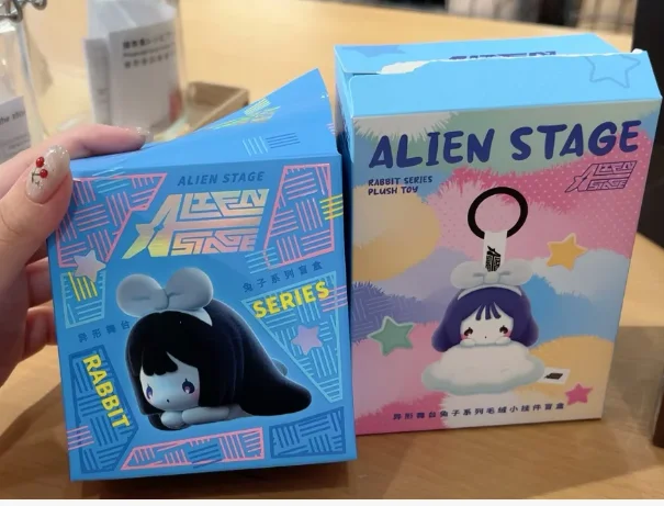 

Оригинальная слепая коробка Alien Stage Mini Mizi Sua Ivan Hyuna Модель Ita Alien Stage Mystery Box Мини-украшение стола Подарочные игрушки