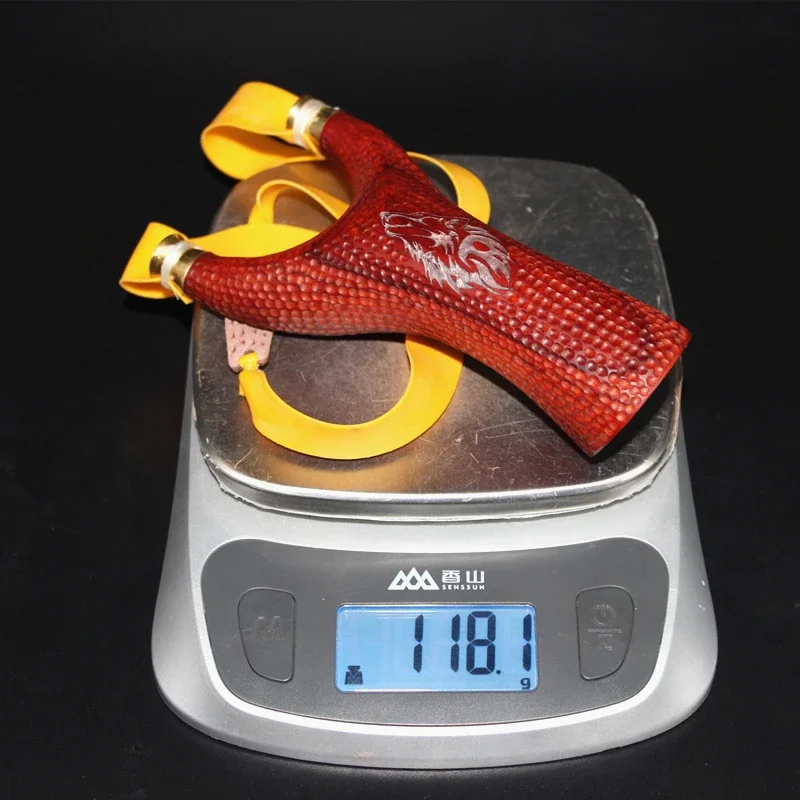 Giocattoli in legno con elastici