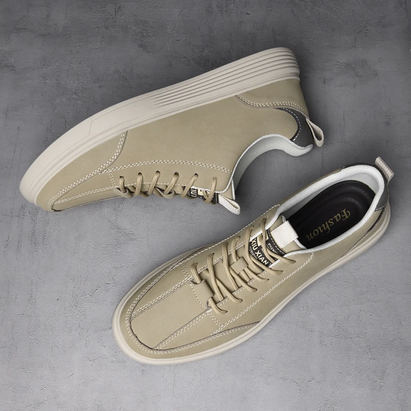 

Новые повседневные мужские туфли. Удобные высококачественные модные стили. Офисный и повседневный отдых на свежем воздухе. Спортивная прогулка. Молодь.