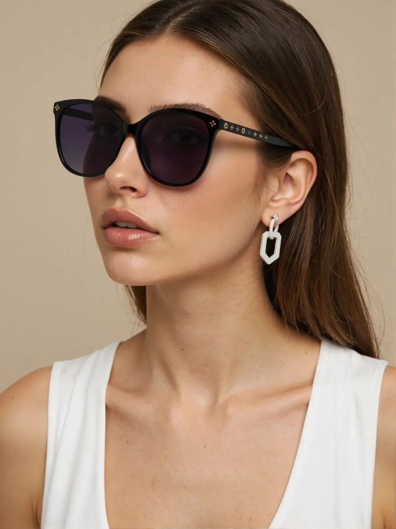 Hot sunglasses, advanced face glasses, fashion sunglasses and street glasses.