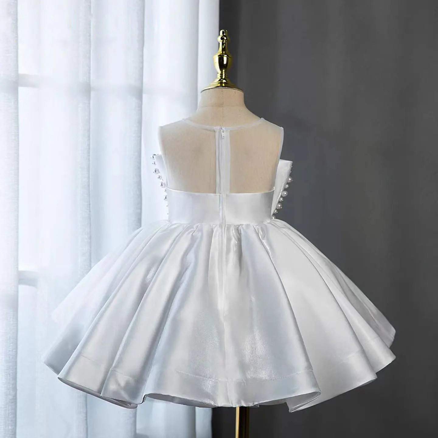 Dreamy Vow Elegant White Girl Dress Sleeveless Satin Embroidered for Kids Toddler 1st Birthday Party Knee Length Ball Gown J341