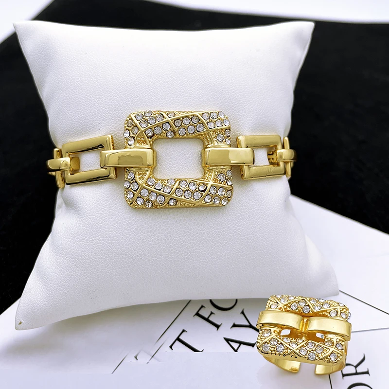 Luxury Italy Set di gioielli placcati in oro 18 carati per donna Design classico Dubai Nigeria Set di gioielli collana orecchini bracciale e anello