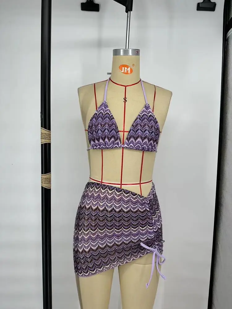 Set bikini lavorato a maglia alla moda, copricostume per ragazze dolci e piccanti in costume da bagno bohémien con stampa a righe estive per donna