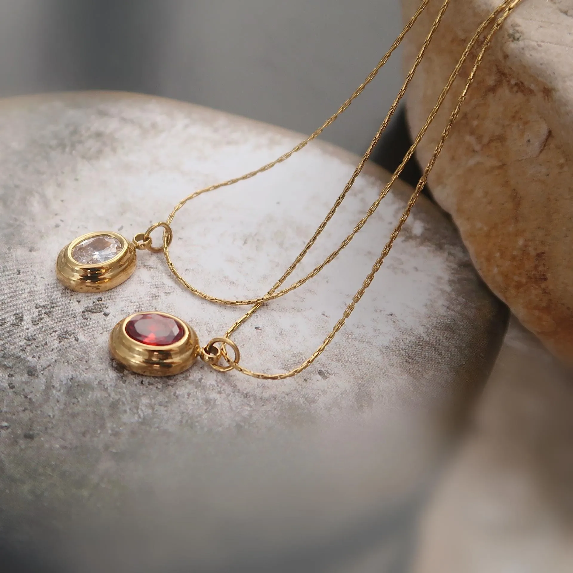 Zircon Necklace Oval Pendant Retro High-grade Sense of Antique Titanium Steel Gold-plated Clavicle Chain