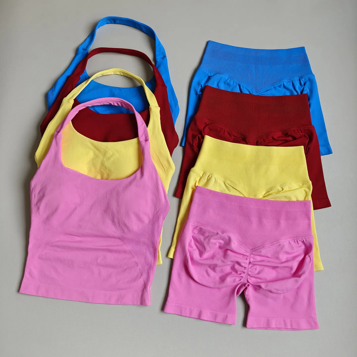 2-teiliges Damen-Sportset, Rückenfreies Neckholder-Top, Hochgeschnittene Nahtlose Dehnbare BHs, Shorts-Anzug, Fitness-Set, Workout-Bekleidung – Detail 2