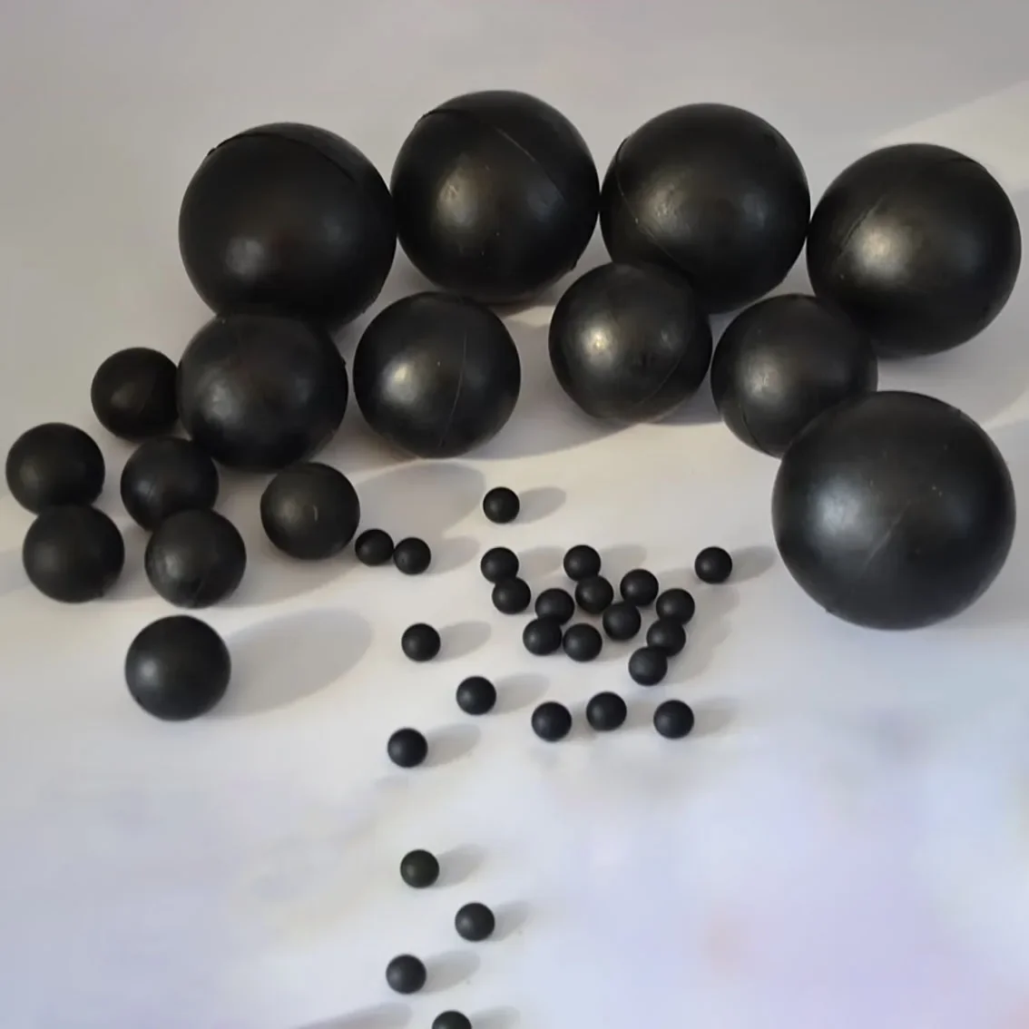 10-100Pcs Dia 4/4.5/4.76/5-12.7mm NBR Rubber/FKM Black Solid Ball Oil Resistant Nitrile Ball for Valve Sealing Shock Absorption