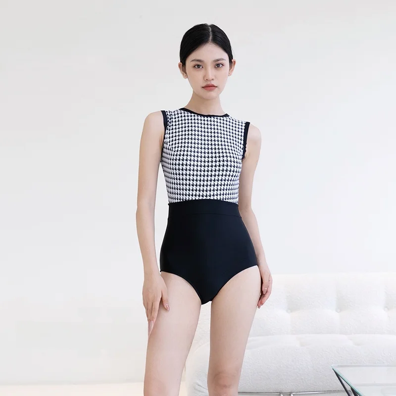 

Новинка 2026: Модный женский купальник для отпуска, скрывающий живот, корректирующий фигуру, консервативный, для студенток, для термальных источников, с клетчатым узором, маломерный размер.