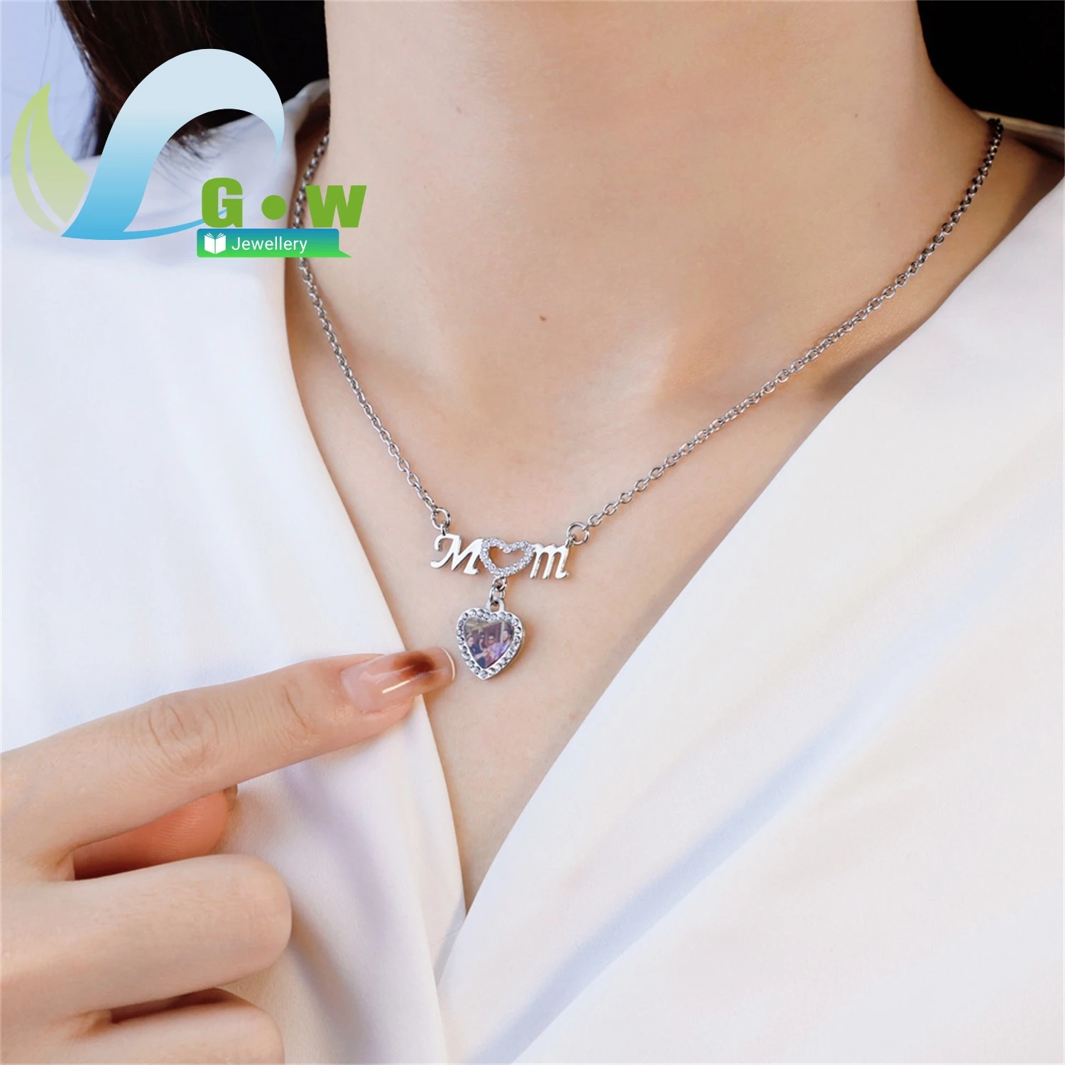 

New MOM Heart Rhinestone Necklace Mothers Day Gift Color Photo Pendant Collarbone Chain Personalized Jewelry Accessories
