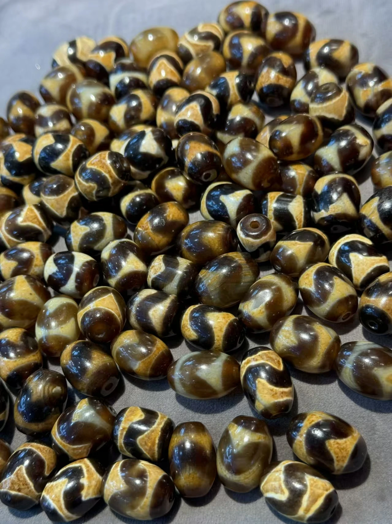 100pcs/lot limited time discount advanced craft agate dzi wholesale Weathering line Tiger tooth pattern Carved skulls Loose bead