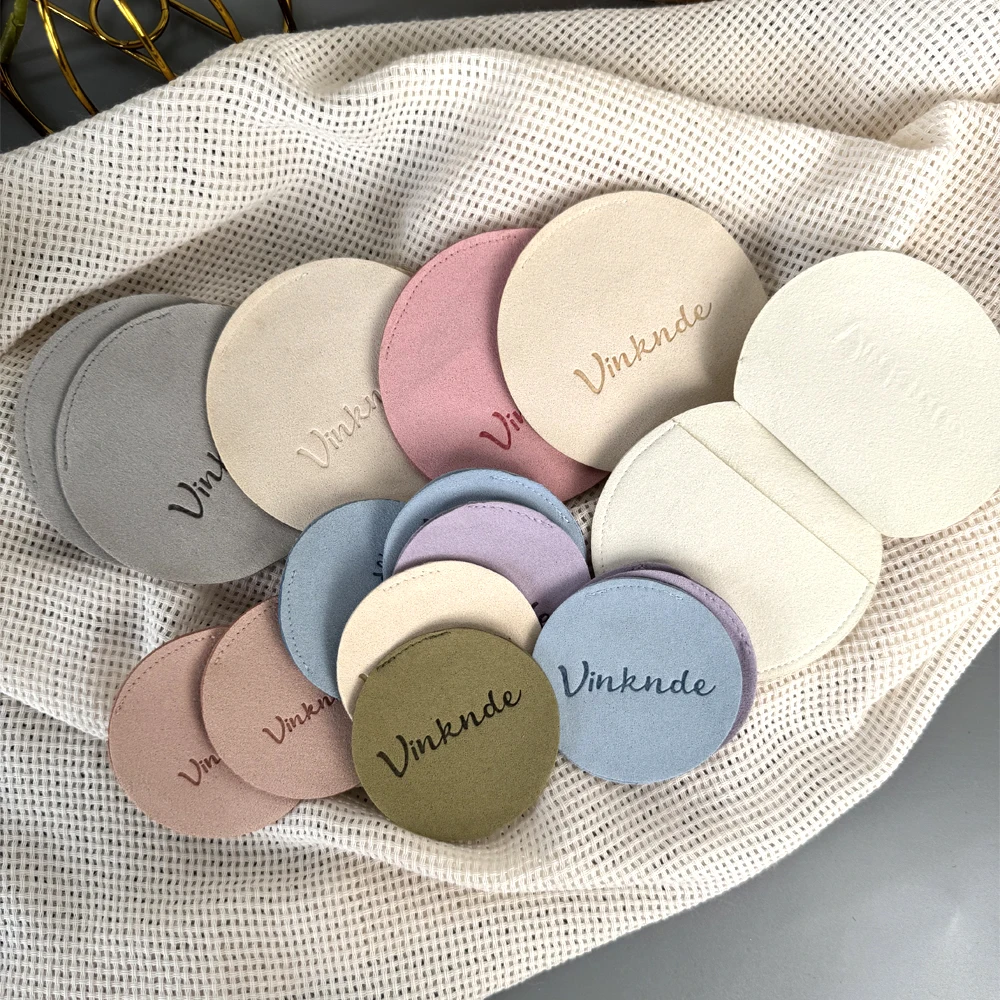 

50 шт./лот, оптовая упаковка для ювелирных изделий, сумка с индивидуальным логотипом, бархатный чехол из микрофибры, круглая подарочная сумка-органайзер для колец, сережек, ожерелья