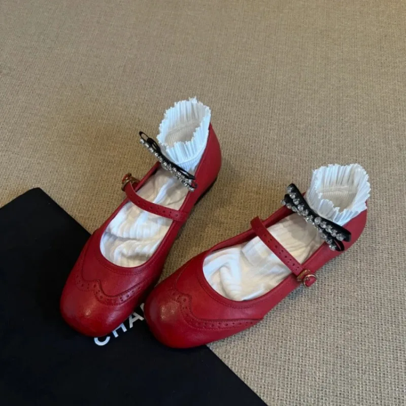 

Retro Round Head Red Single Shoes Shallow Mouth One-word Buckle with Engraved Small Leather Shoes Flat Mary Jane Shoes