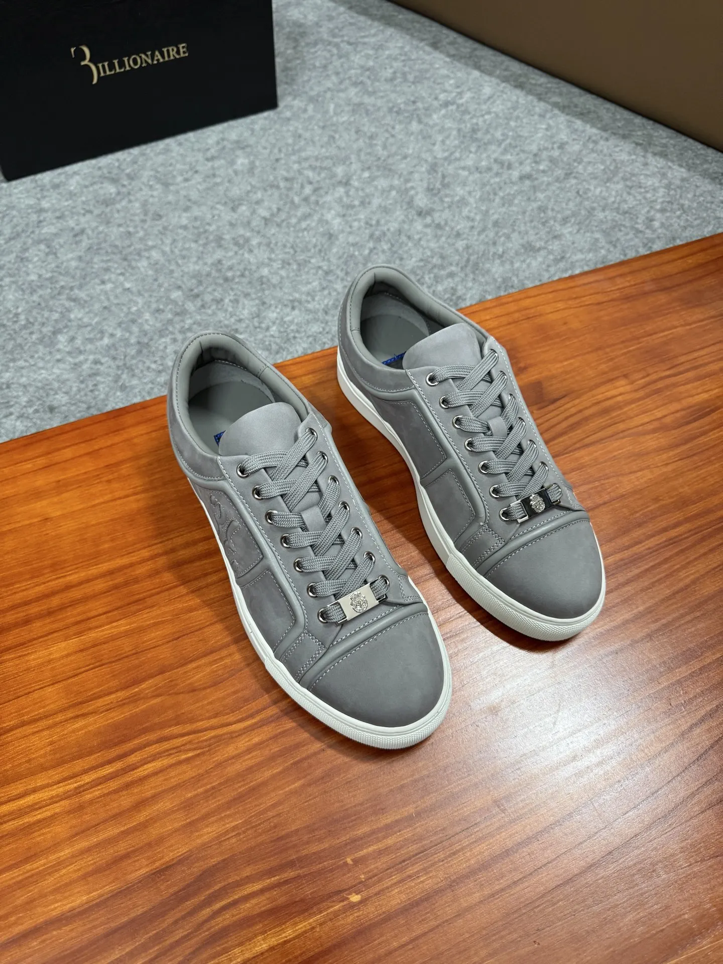 

SIJITONGDA2026Men's casual sports shoes, with a suede leather upper made of soft and delicate leathe size 39-44
