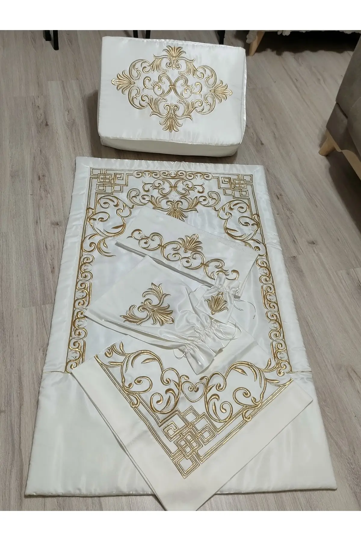 

Full piece of Gold embroidery embroidery Meditation Rug